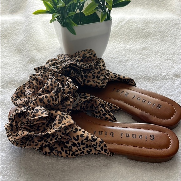 Gianni Bini Brown Slide Sandals with Crisscross Straps - Picture 4 of 9